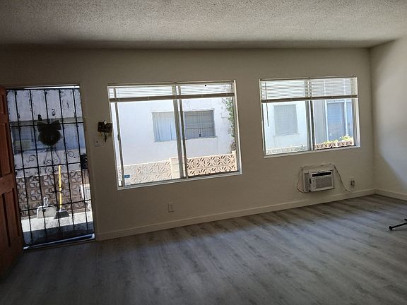 2nd image of 421 S Manhattan Pl #2