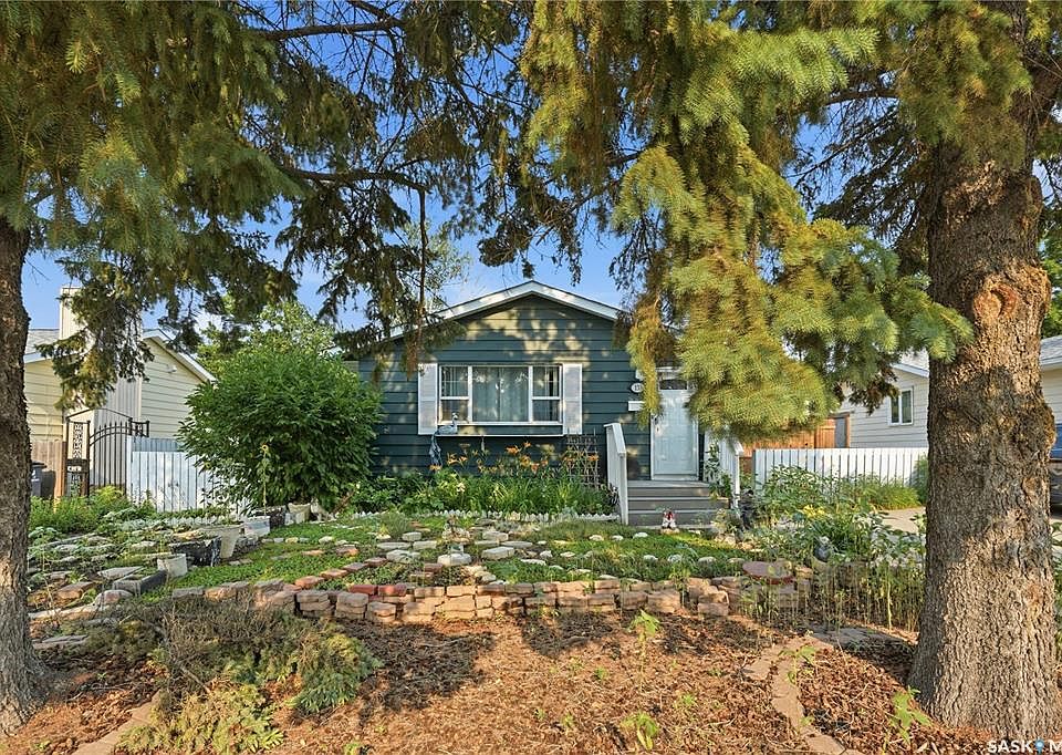 1st image of 133 Lloyd CRESCENT