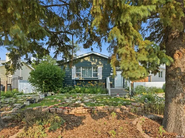 133 Lloyd CRESCENT, Saskatoon, SK S7L 4Y8