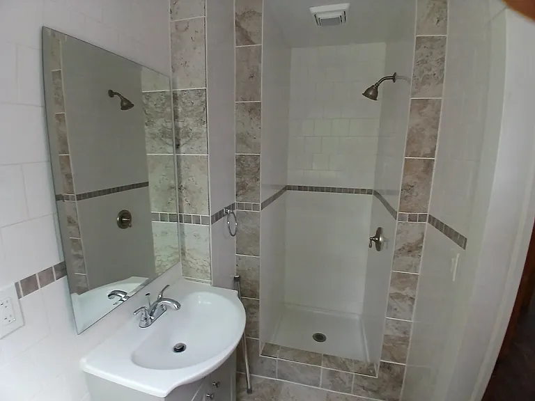 133 Virginia Ave #B — Photo 2