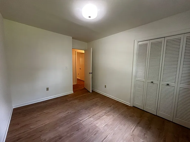 113 Sherwood Ct — Photo 16