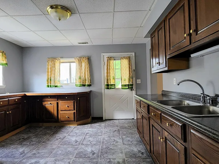 171 Robertson St #1 — Photo 7