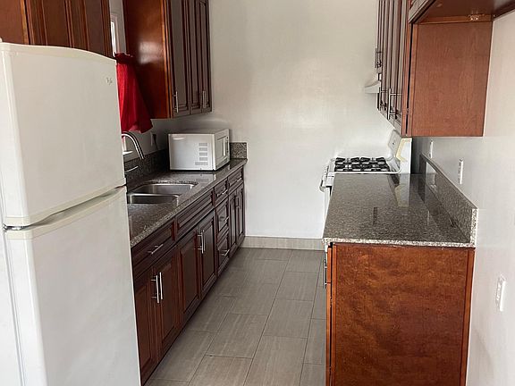 5th image of 625 S Dunsmuir Ave #207