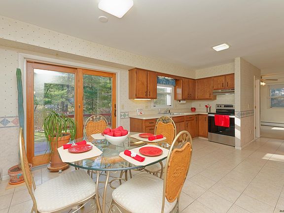 4th image of 3 Appletree Ln
