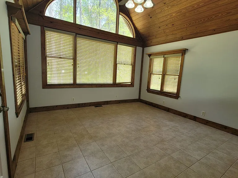 2391 Booth Cir — Photo 34