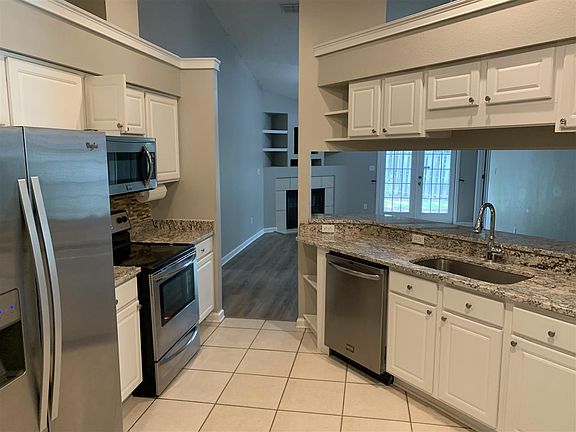 3rd image of 2935 Glen Ives Dr
