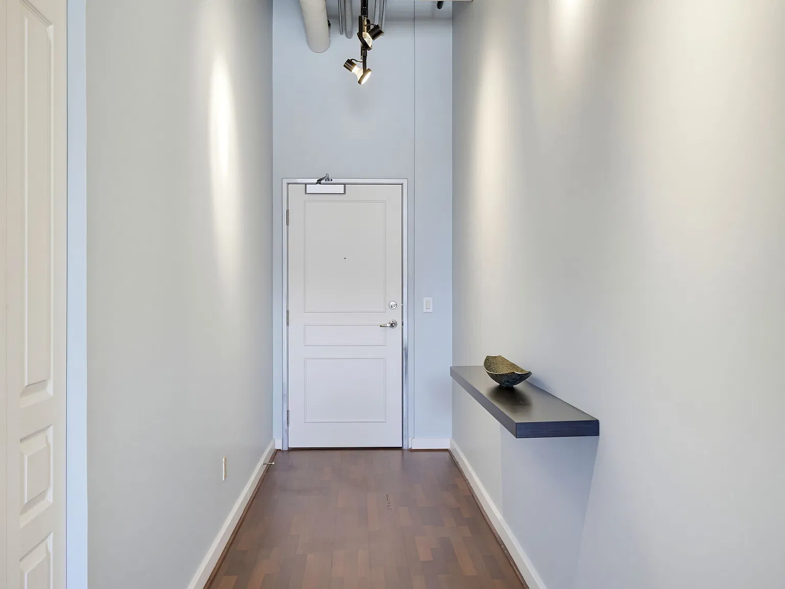 114 W Adams St — Photo 3