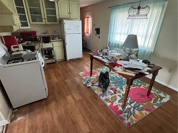 5th image of 296 W Hickory Drive