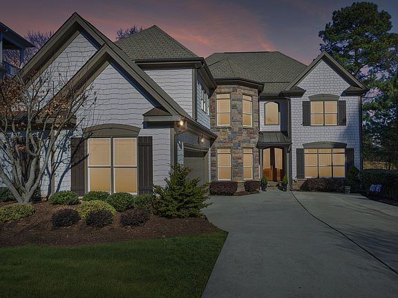 2nd image of 2705 Peachleaf St