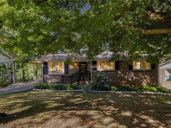 863 Needle Rock Dr, Stone Mountain, GA 30083