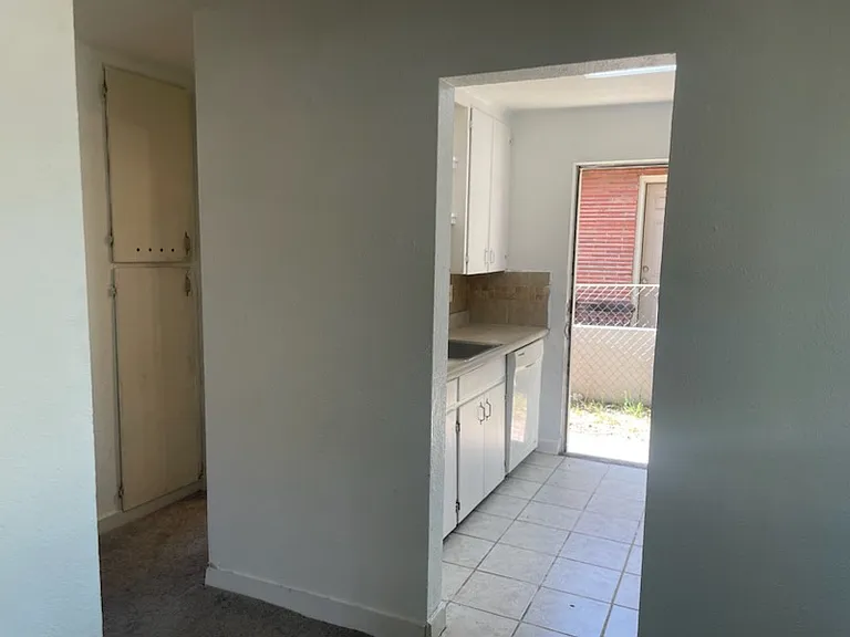 1428 Clinton St — Photo 7