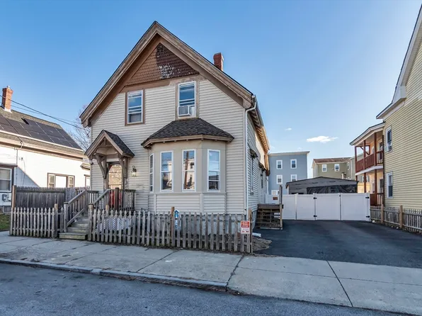 40 Chester St, Lawrence, MA 01843