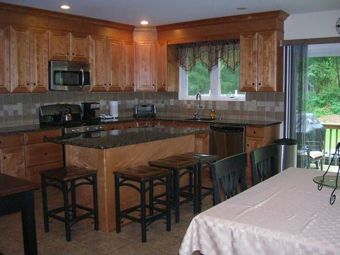 Modern EIK w/ granite, ss