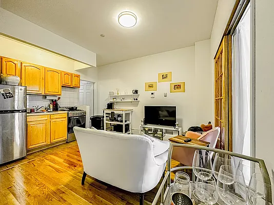 Rented by Metropolitan Property Group | media 4