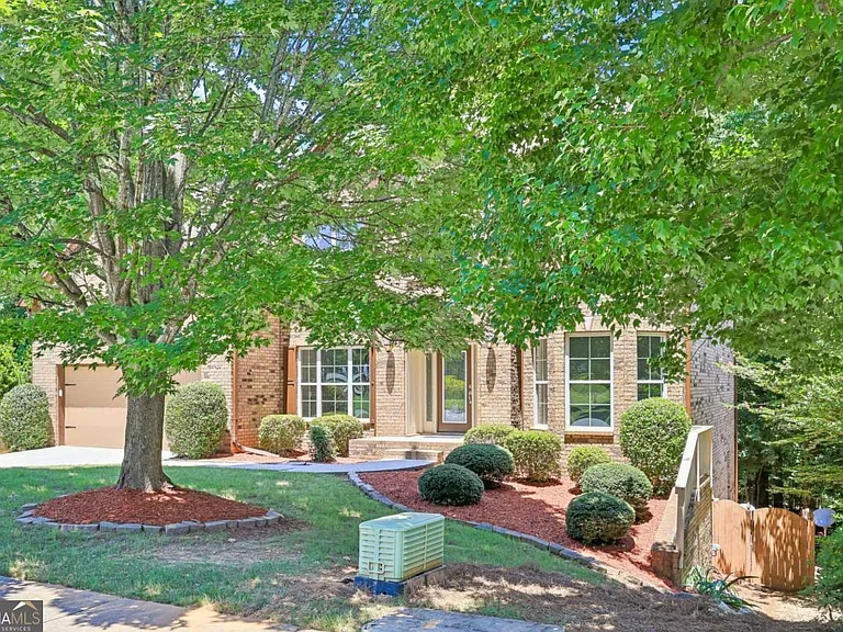 4105 Hastings Dr — Photo 3