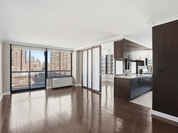 300 East 93rd Street image 2 of 23