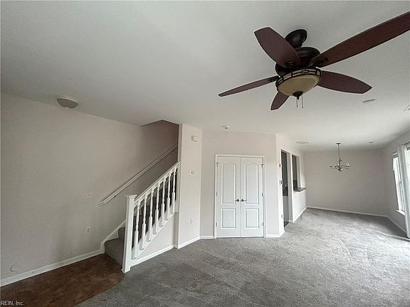 3rd image of 1033 Farrcroft Way