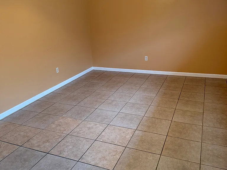 412 Dubarry St — Photo 10