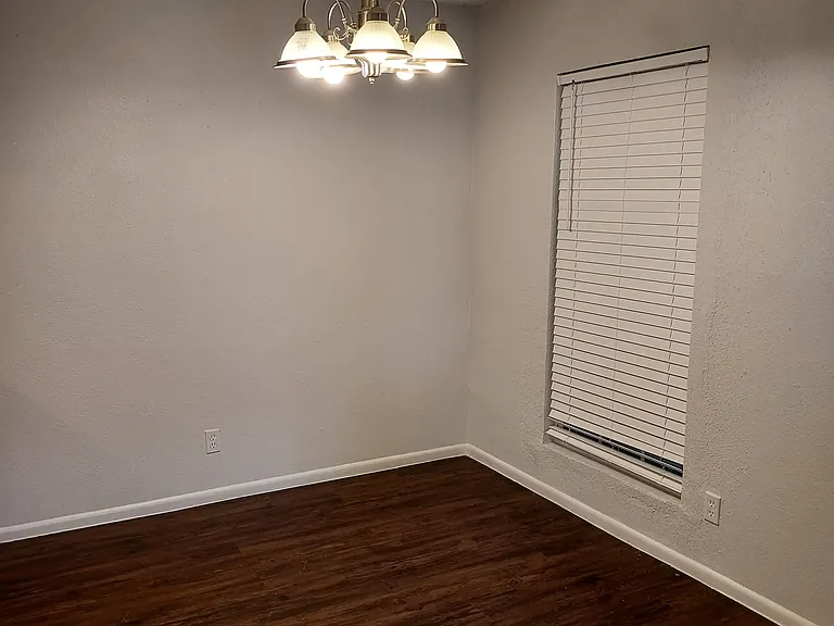 Marbach Manor Apartments — Photo 22