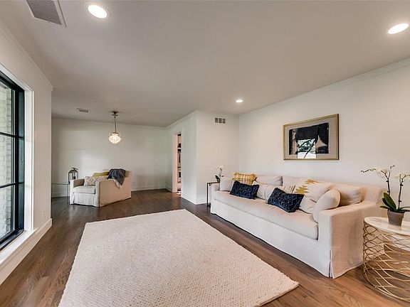4th image of 6833 Blackwood Dr