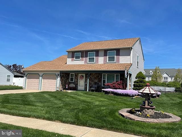 1st image of 18 Dewberry Dr