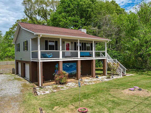 2nd image of 175 Riverbend Trl NE