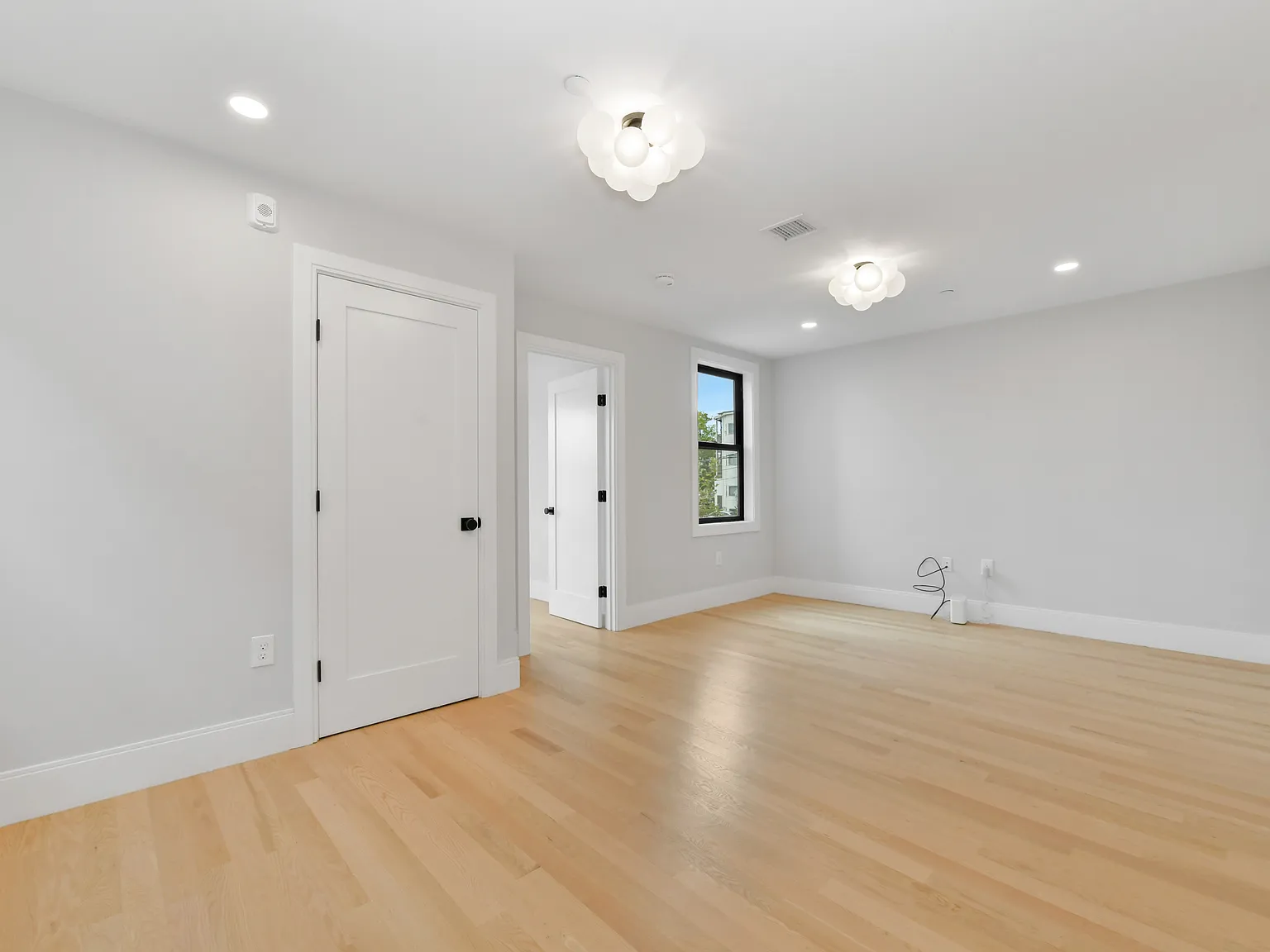 3 bed, 1216 sqft, $4,150 — Photo 3