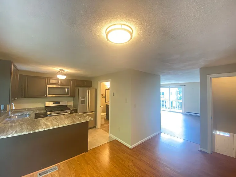 18 Profile Cir — Photo 5