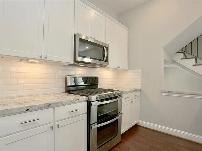 1227 W 19th St #A — Photo 8