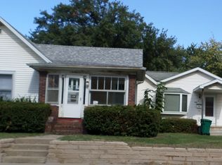 916 1/2 E Jackson St, Macomb, IL 61455
