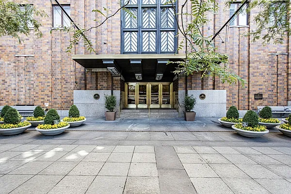 Rented by Compass | media 38