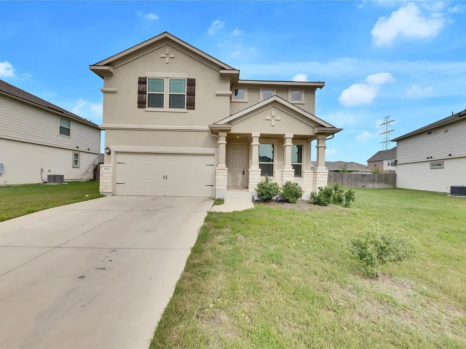 4 bed, 2.5 bath, 2574 sqft, $2,550 — Photo 1
