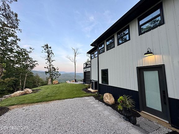 21st image of 550 Steer Creek Rd