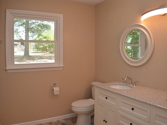 3rd image of 250 Oldcastle Ln