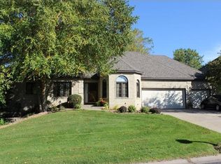 1161 Black Oak Dr, New Brighton, MN 55112