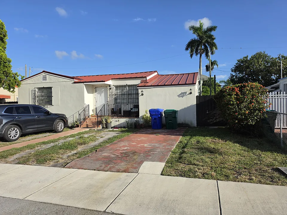 3934 NW 4th Ter