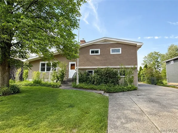 1895 Bruce Ln, Grand Island, NY 14072