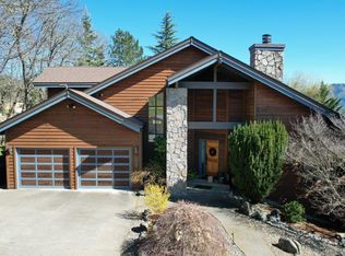 1711 NW Crescent Dr, Grants Pass, OR 97526