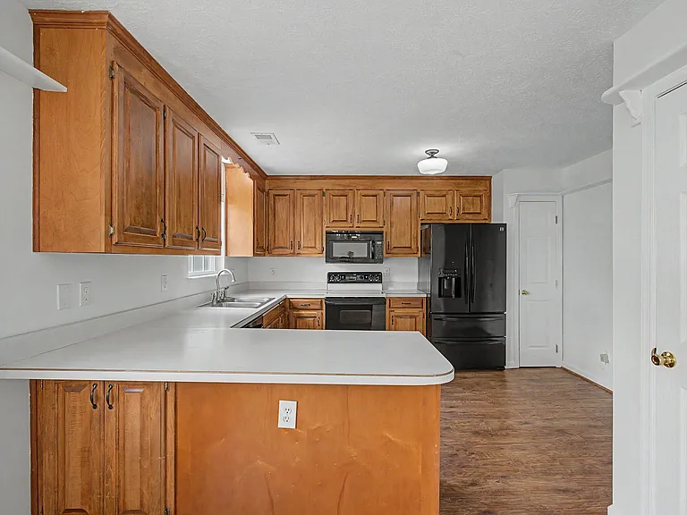 304 Brittania Dr — Photo 7