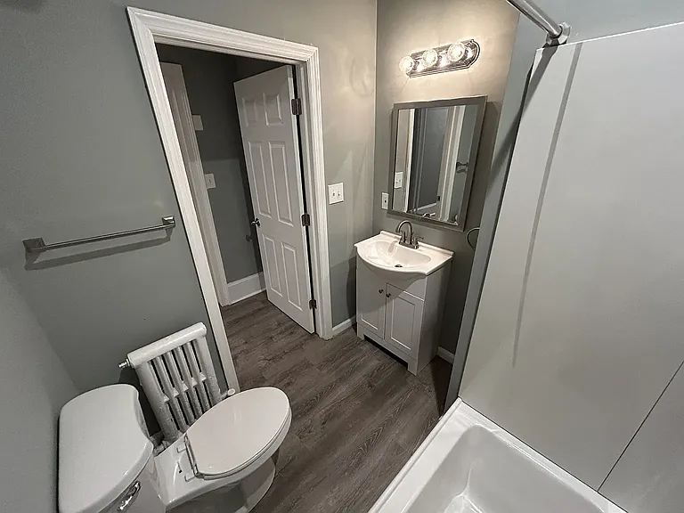 300 Main St #2 — Photo 4