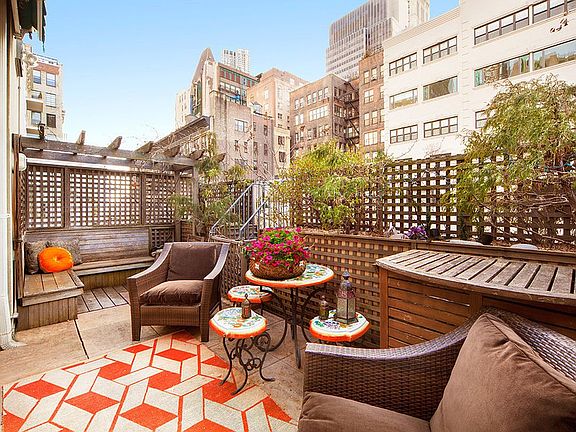 2nd image of 22 Warren St Unit Penthouse