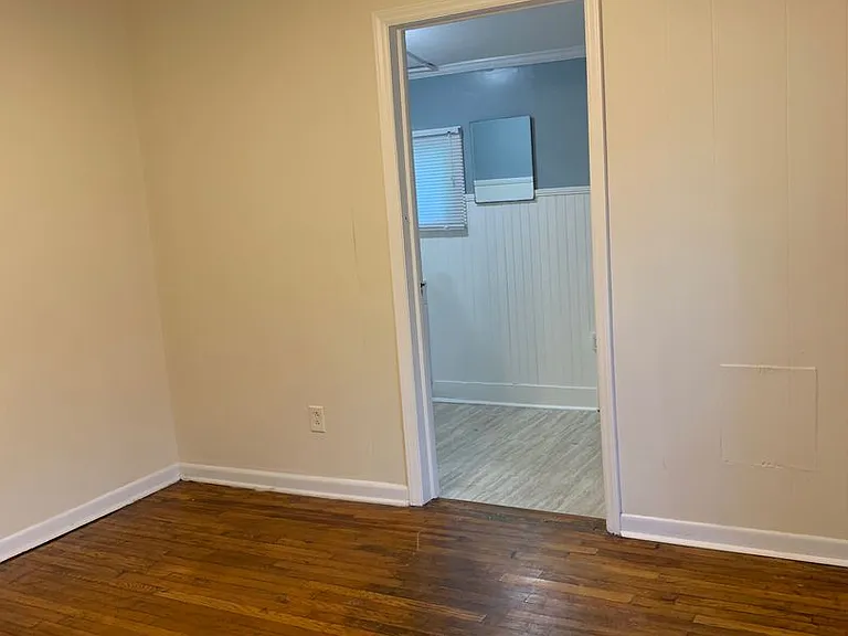 908 Pichard St — Photo 5