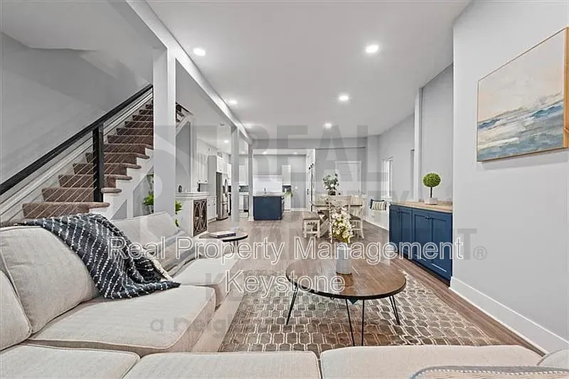 3 bed, 3.5 bath, 1650 sqft, $2,800 — Photo 2
