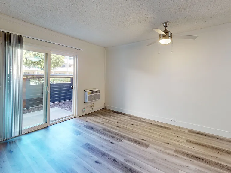Eight 80 Newport Beach — Photo 49