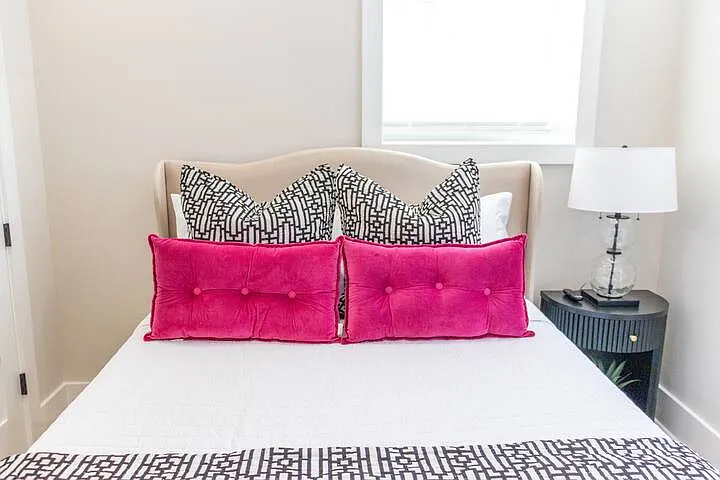 1326 Newcastle St #100 — Photo 14