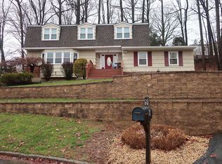 9 Topaz Ct, New City, NY 10956