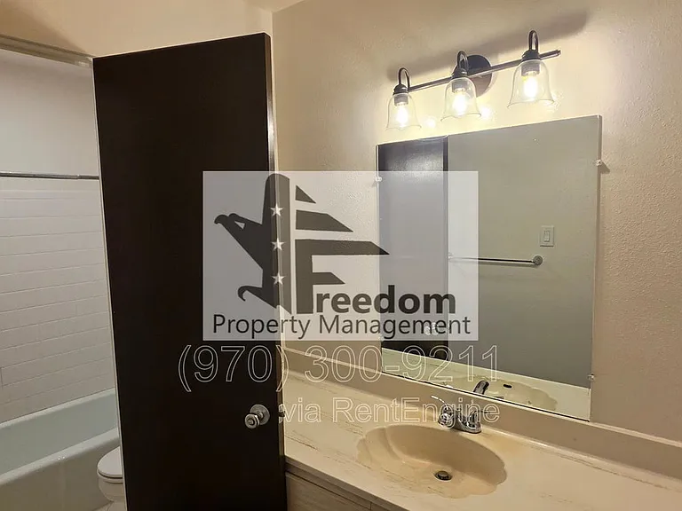 Chateau Apartments — Photo 6
