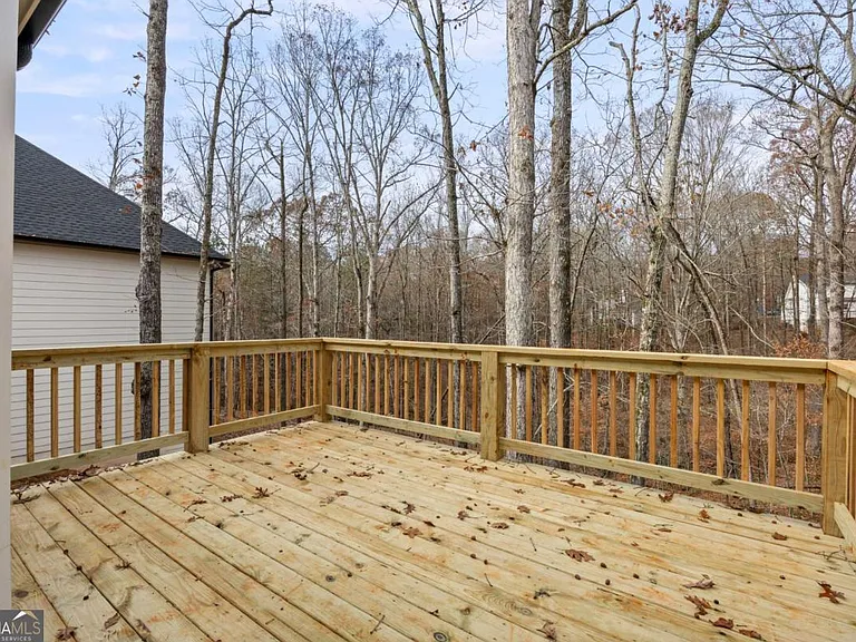 370 Ansley Dr — Photo 16