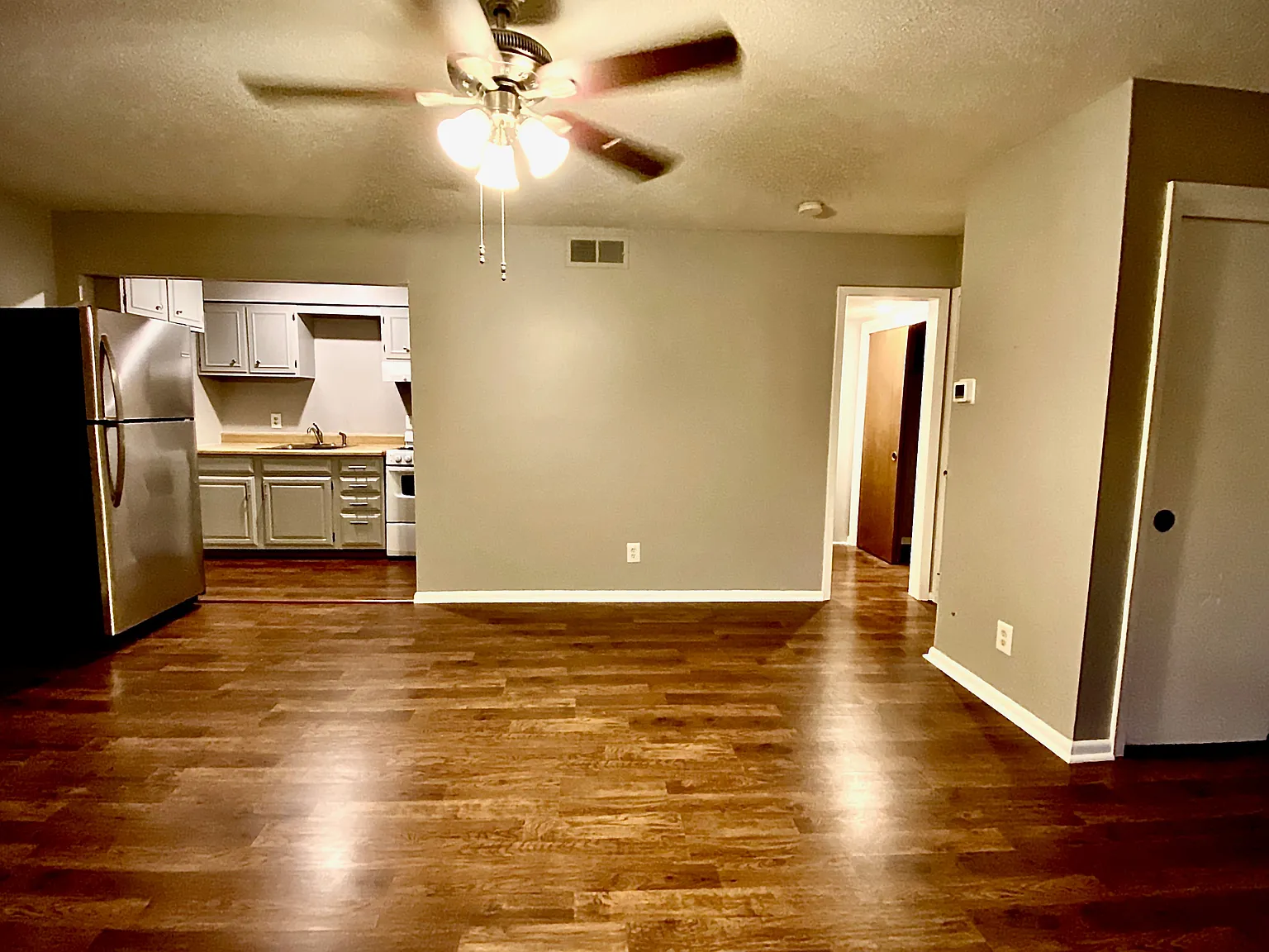 Brittany Apartments — Photo 1