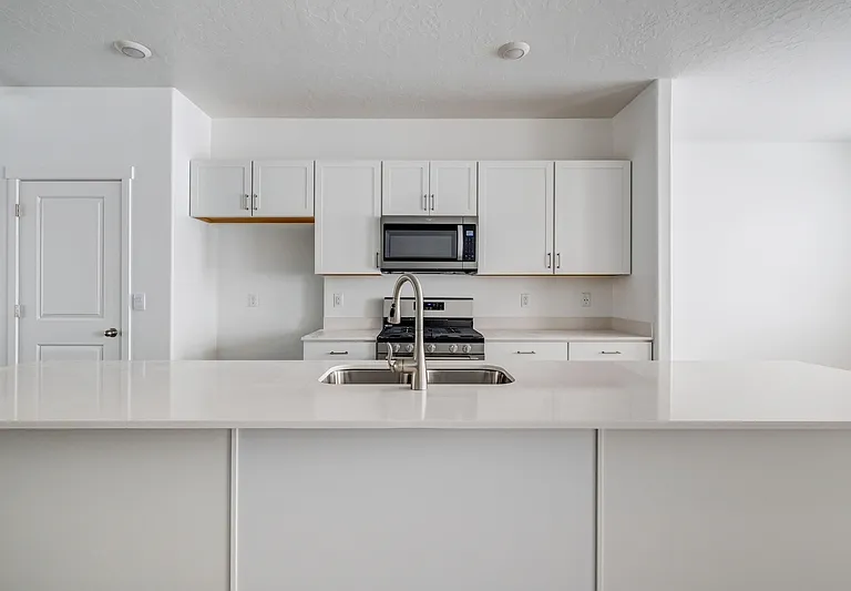 413 S 1110 W #MAIN FLOOR MASTER — Photo 11